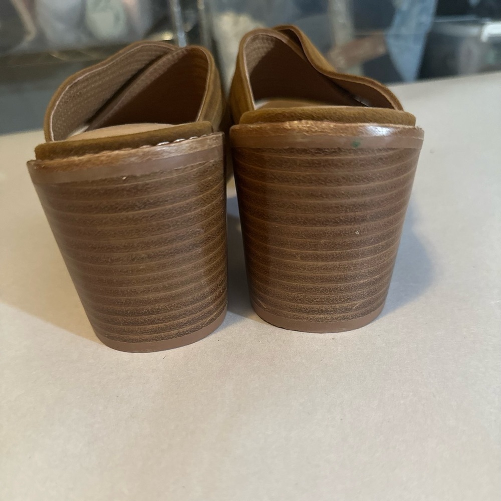 J Jill Kyle Stack Heel Mules Block
Heel Open Toe Sandal Mules
Brown Sued… - Picture 6 of 9